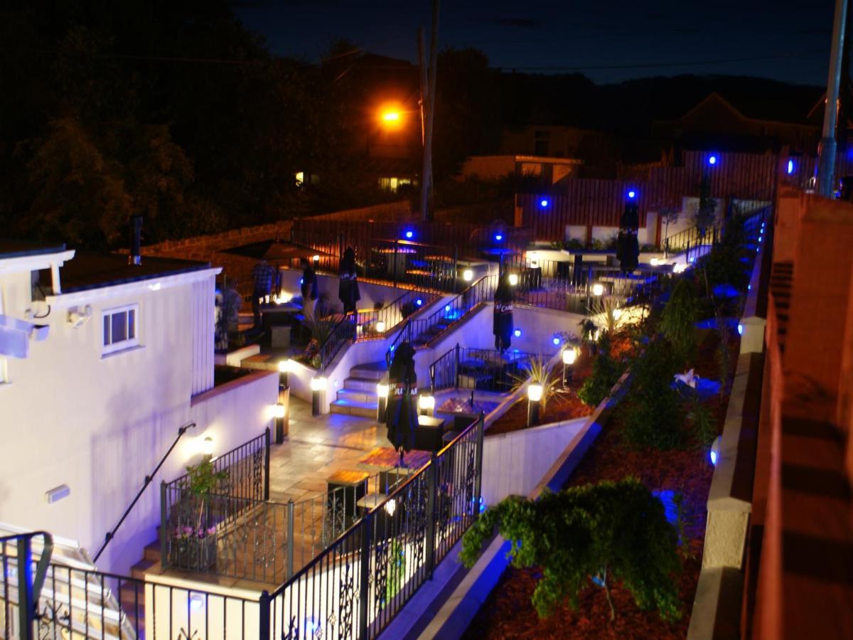 The Fountain Inn Hendy ภายนอก รูปภาพ
