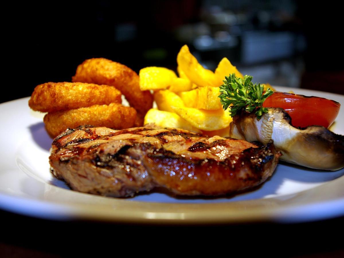 The Fountain Inn Hendy ภายนอก รูปภาพ